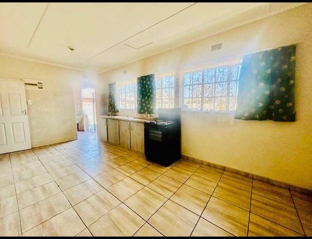 3 BEDROOM HOUSE FOR SALE IN VANDERBIJLPARK CW 5